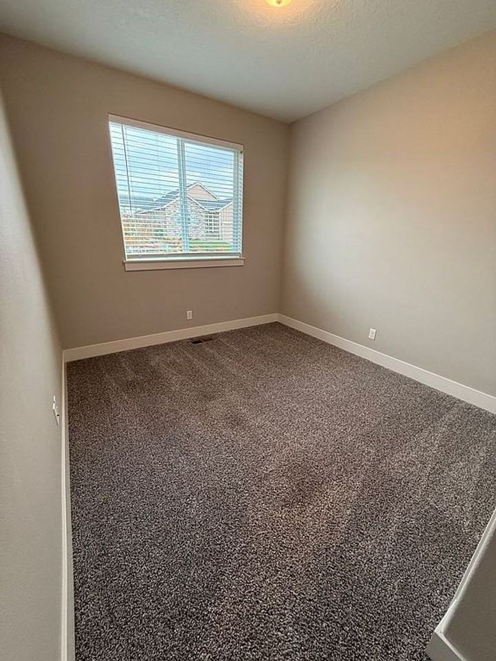 524 Ne Magnolia Ave - Photo 7 of 13