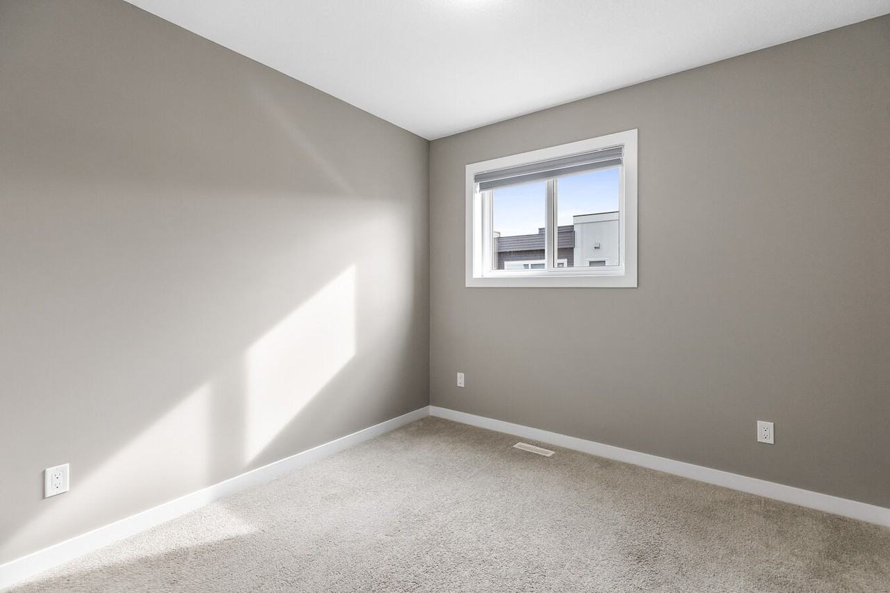 1631 Hammond Cres Nw #19 - Photo 4 of 21