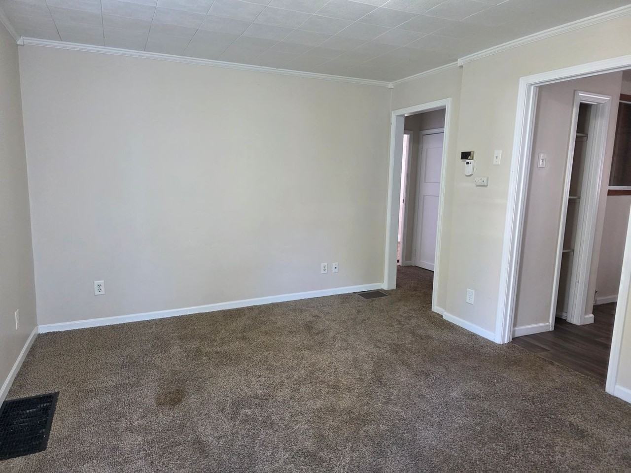 730 N Elmer St - Photo 2 of 13
