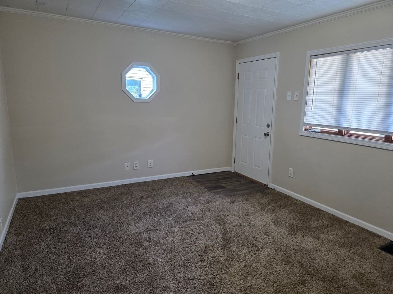 730 N Elmer St - Photo 3 of 13