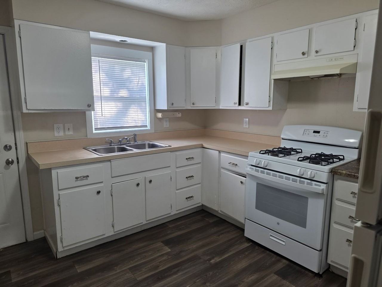 730 N Elmer St - Photo 4 of 13