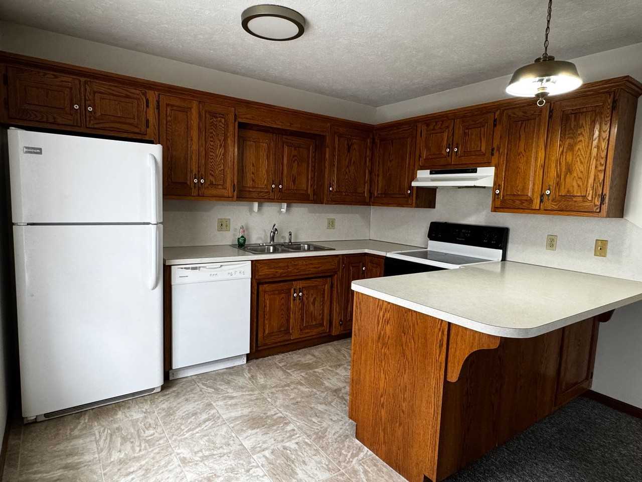 127 E Adams St #B7 - Photo 5 of 21