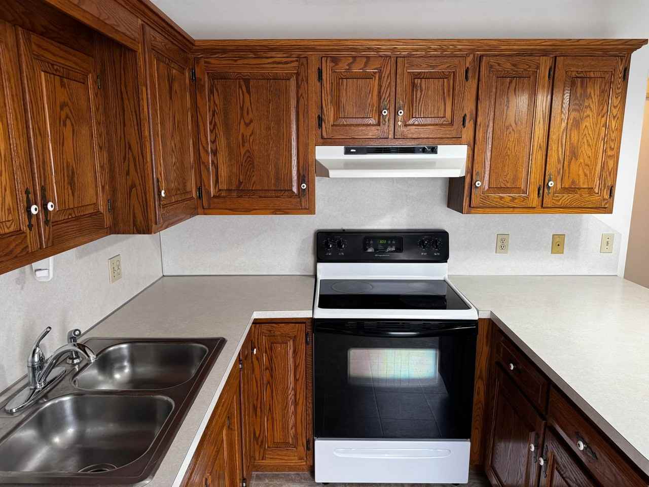 127 E Adams St #B7 - Photo 7 of 21