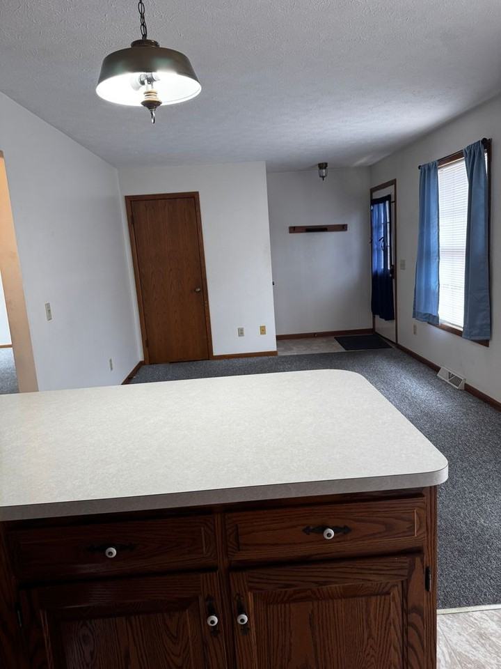 127 E Adams St #B7 - Photo 6 of 21