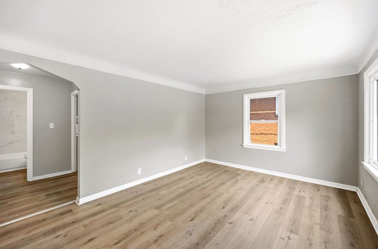 20803 Kenyon Dr - Photo 3 of 22