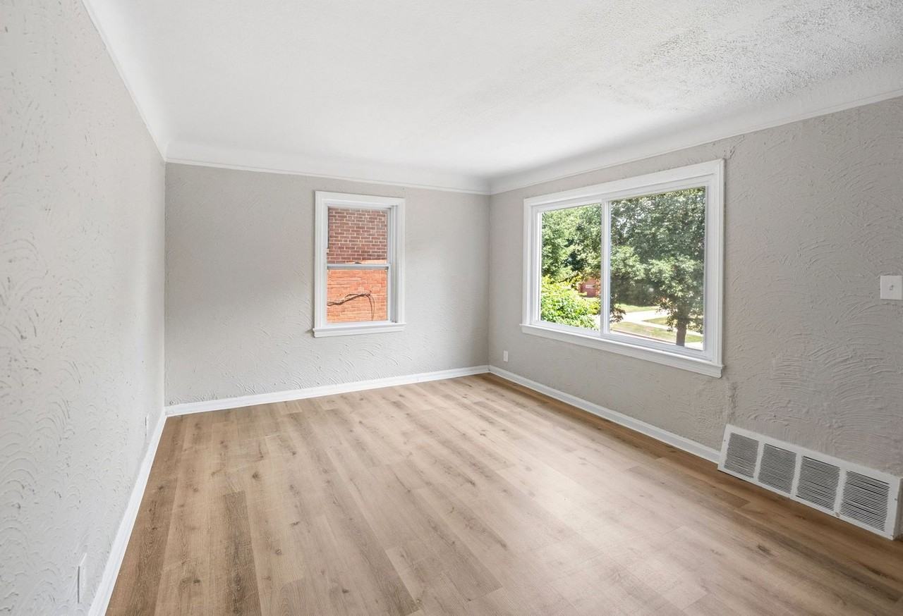 20803 Kenyon Dr - Photo 4 of 22