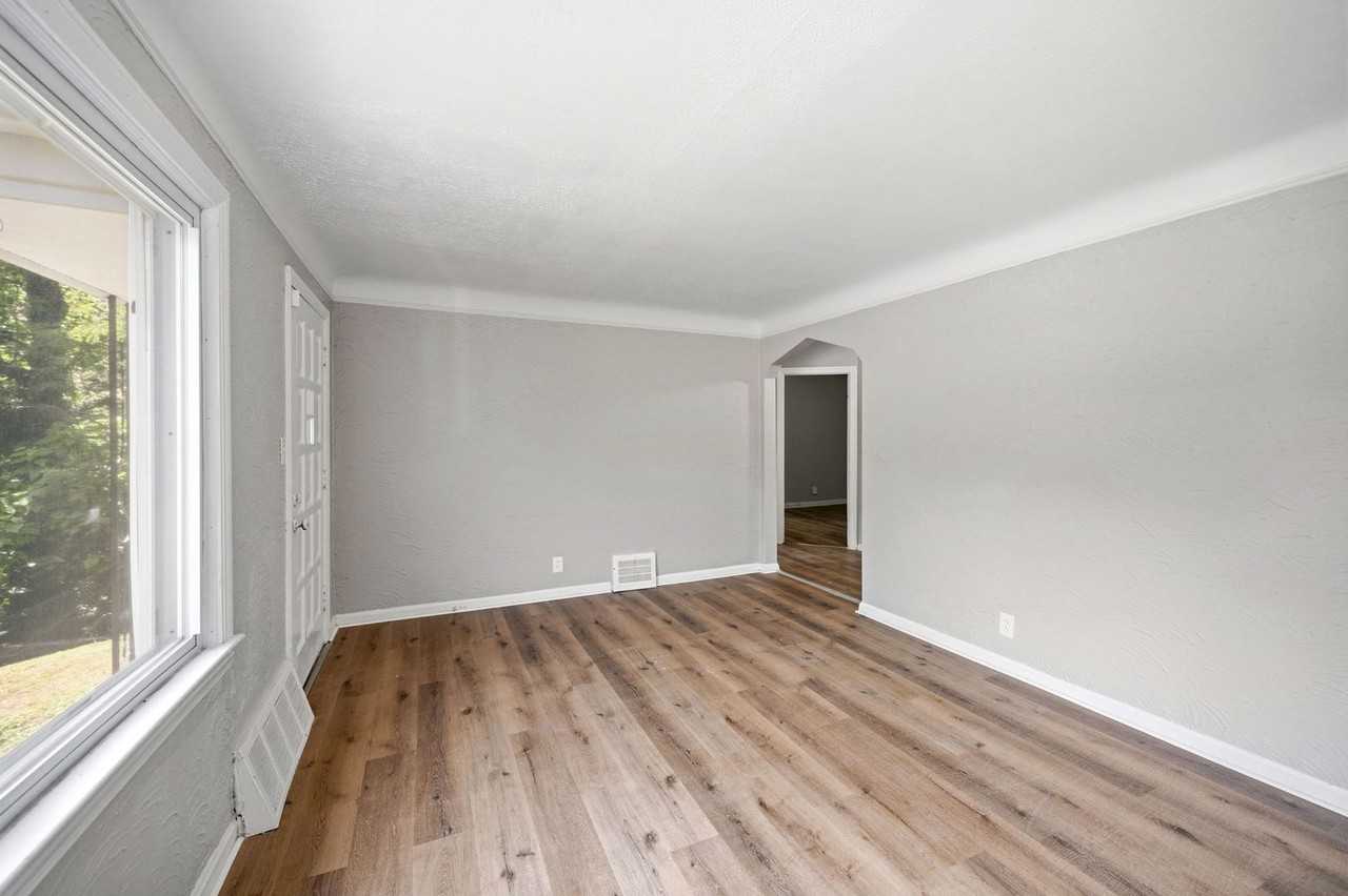 20803 Kenyon Dr - Photo 5 of 22