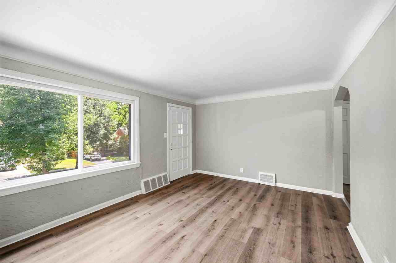 20803 Kenyon Dr - Photo 6 of 22