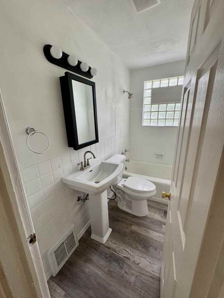 4533 Stivers St - Photo 6 of 12