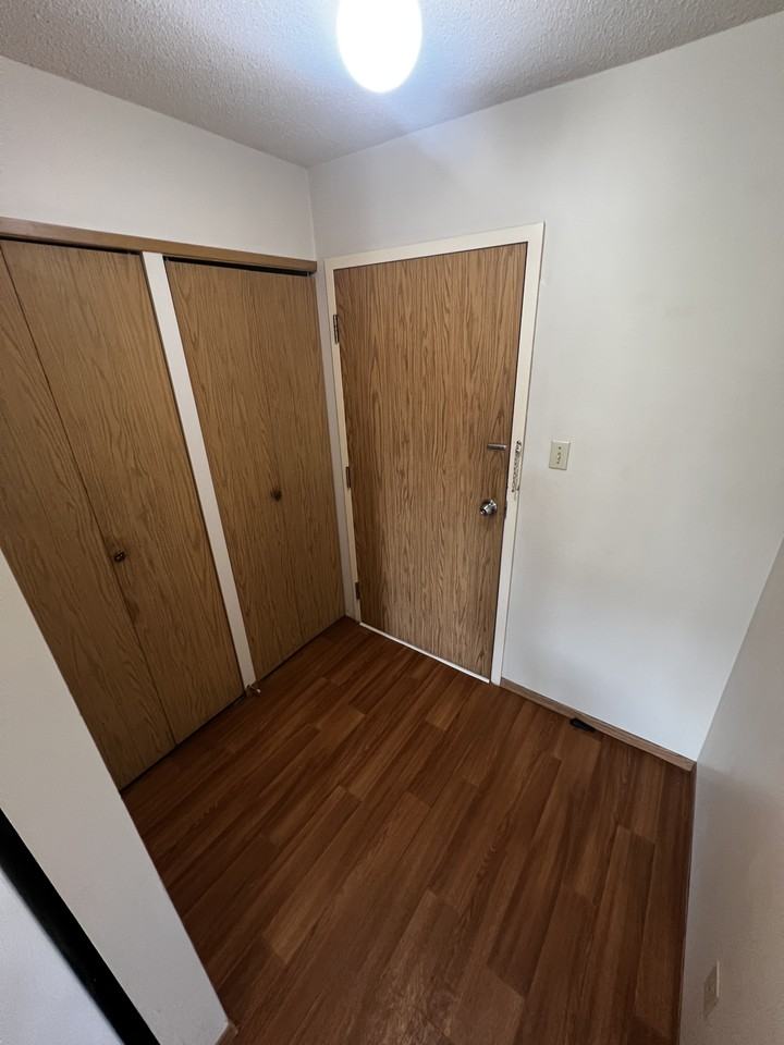 5013 50 St - Photo 2 of 36