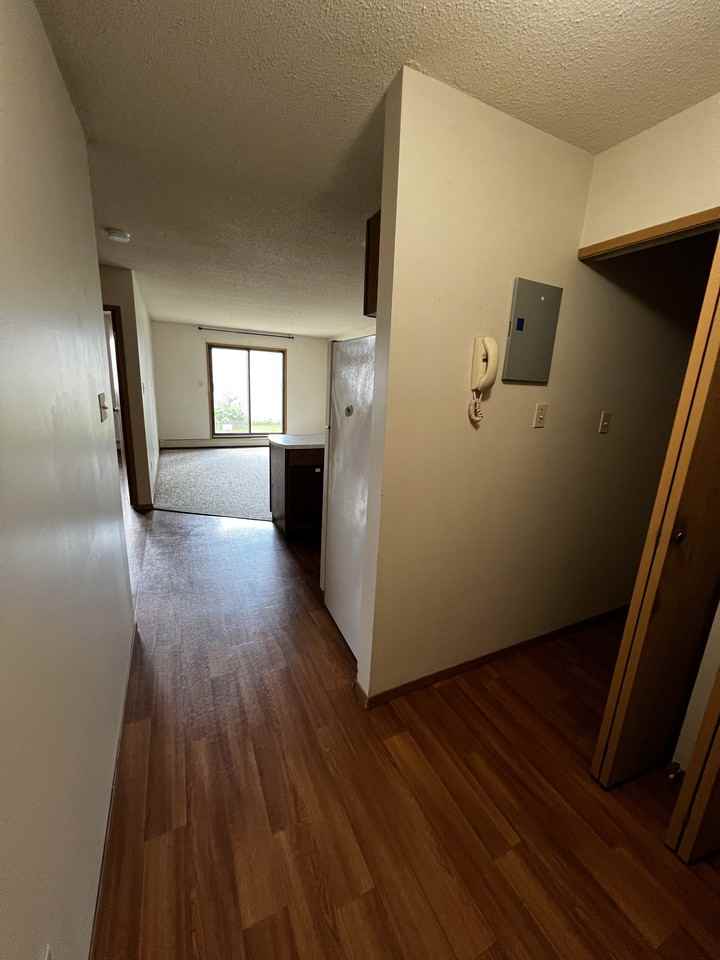 5013 50 St - Photo 4 of 36