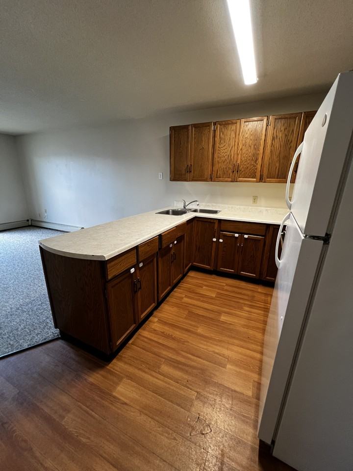 5013 50 St - Photo 5 of 36