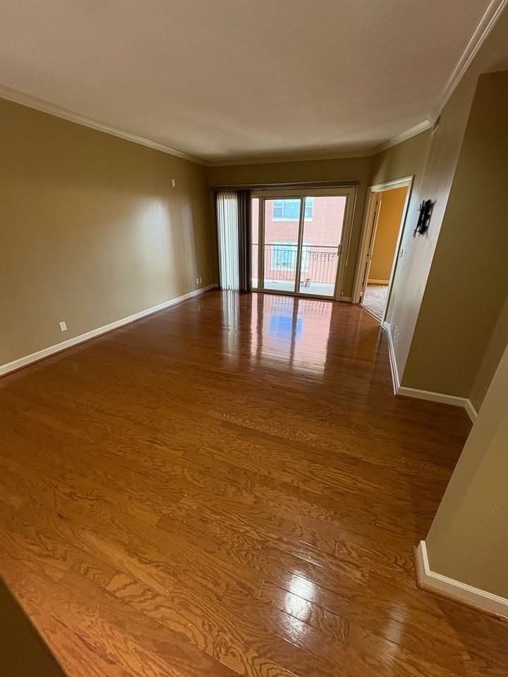 4949 Wornall Rd #403 - Photo 2 of 15