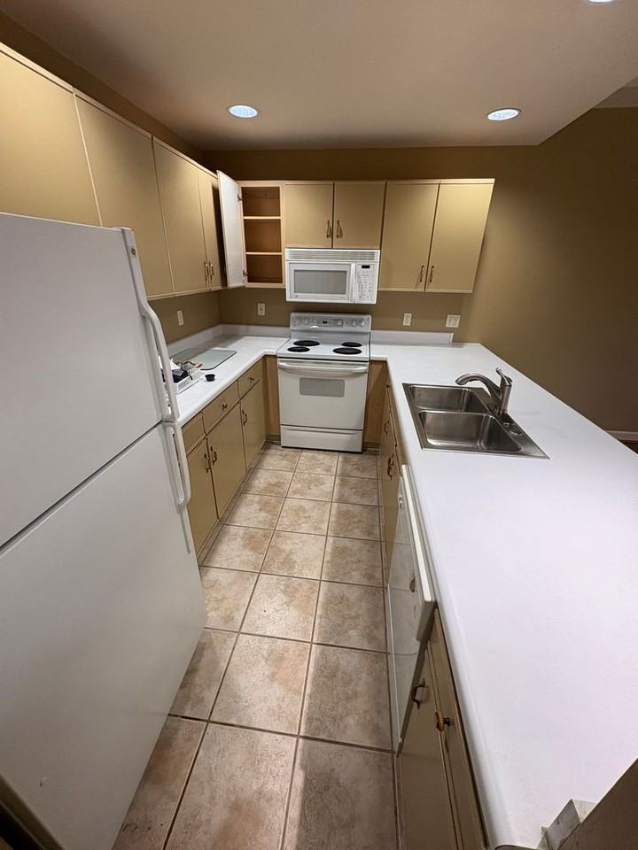 4949 Wornall Rd #403 - Photo 3 of 15