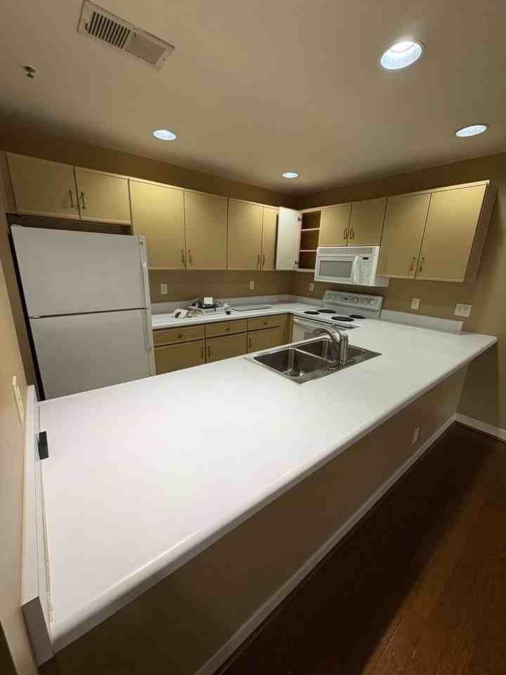 4949 Wornall Rd #403 - Photo 4 of 15