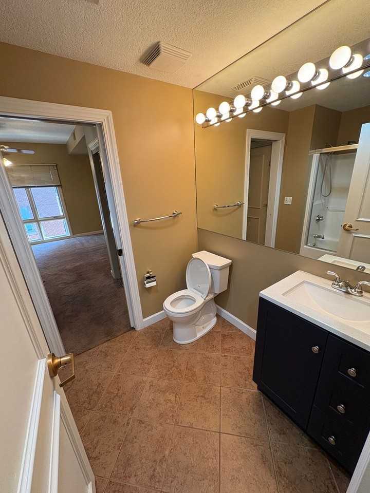 4949 Wornall Rd #403 - Photo 7 of 15