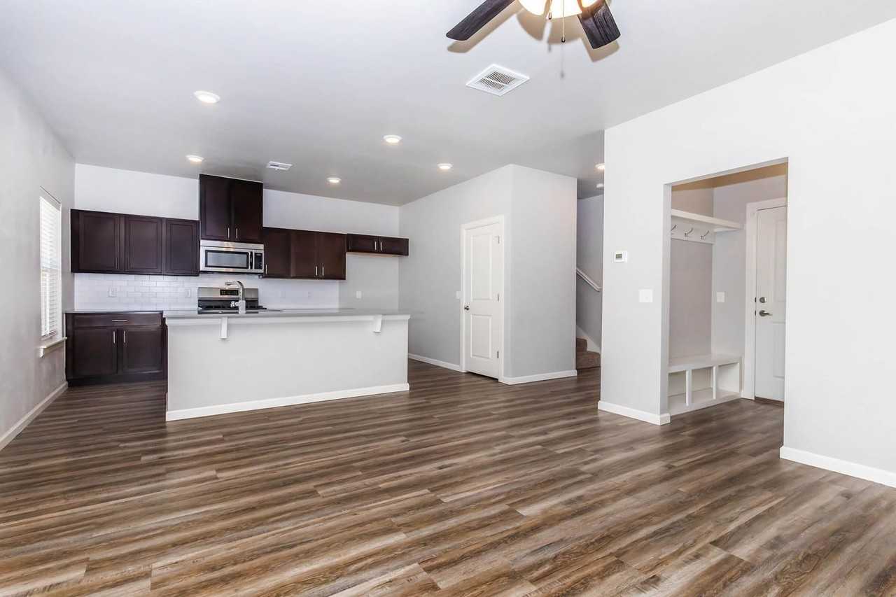 7912 Nw 134th St - Photo 2 of 14