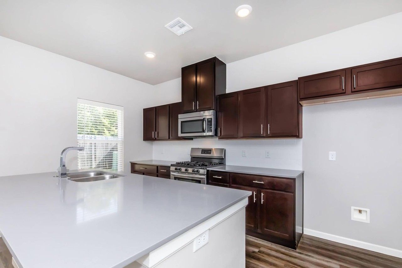 7912 Nw 134th St - Photo 4 of 14