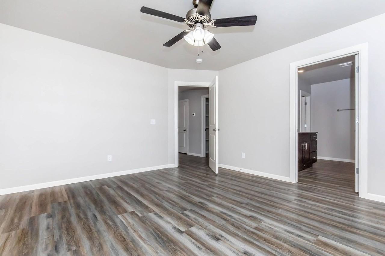 7912 Nw 134th St - Photo 5 of 14
