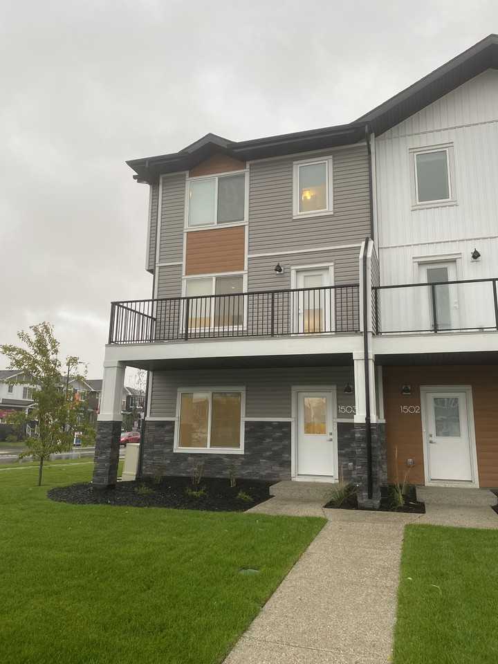 4 Bedroom 2.5 Bathroom Townhouse in Chestermere - Photo 2 of 46