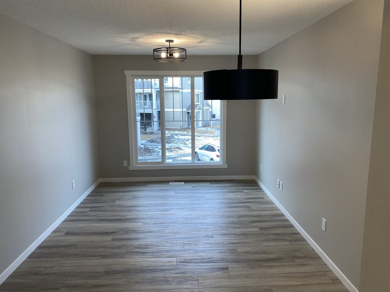 SF135 | 2 Bedroom, 1.5 Bathrooms Townhouse – Crystallina Near West - Photo 4 of 30