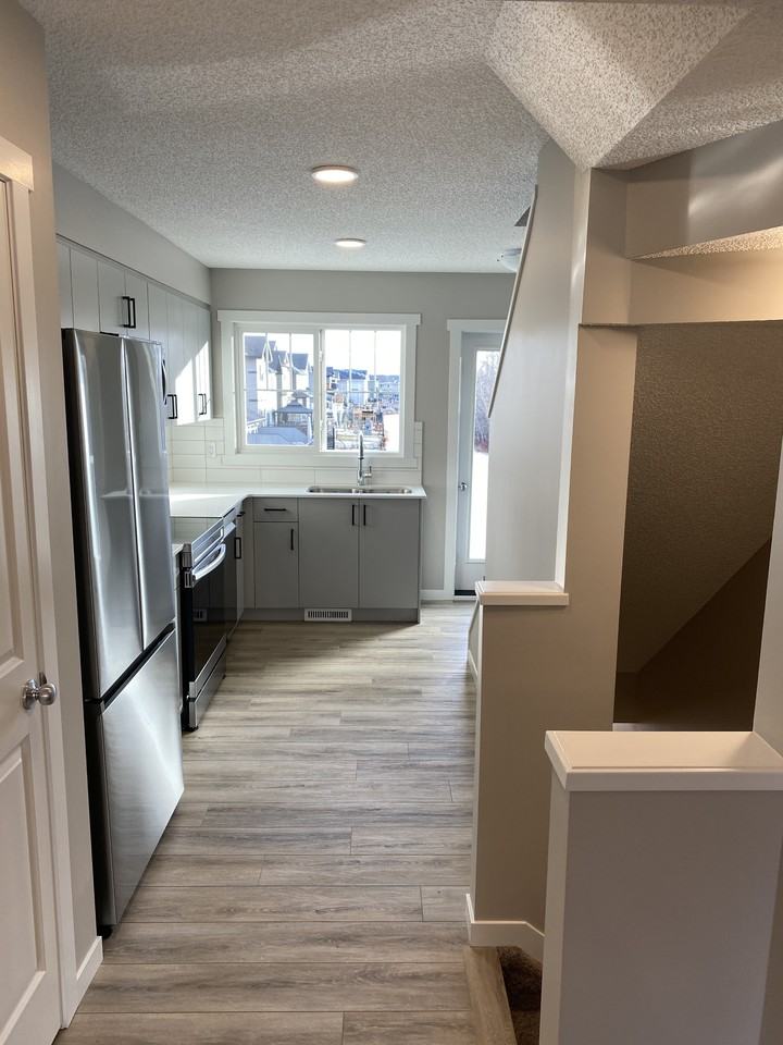 SF135 | 2 Bedroom, 1.5 Bathrooms Townhouse – Crystallina Near West - Photo 5 of 30