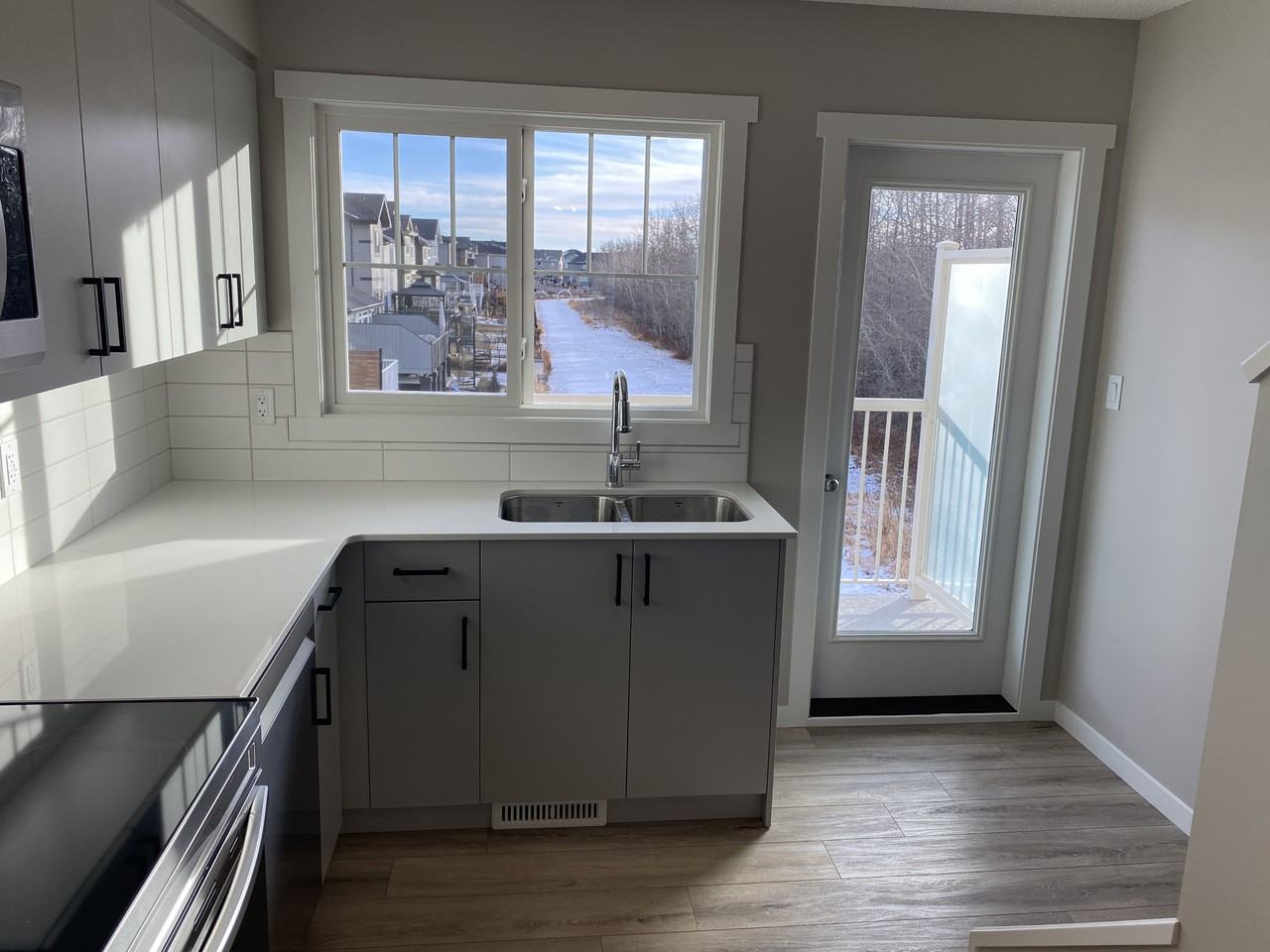 SF135 | 2 Bedroom, 1.5 Bathrooms Townhouse – Crystallina Near West - Photo 6 of 30