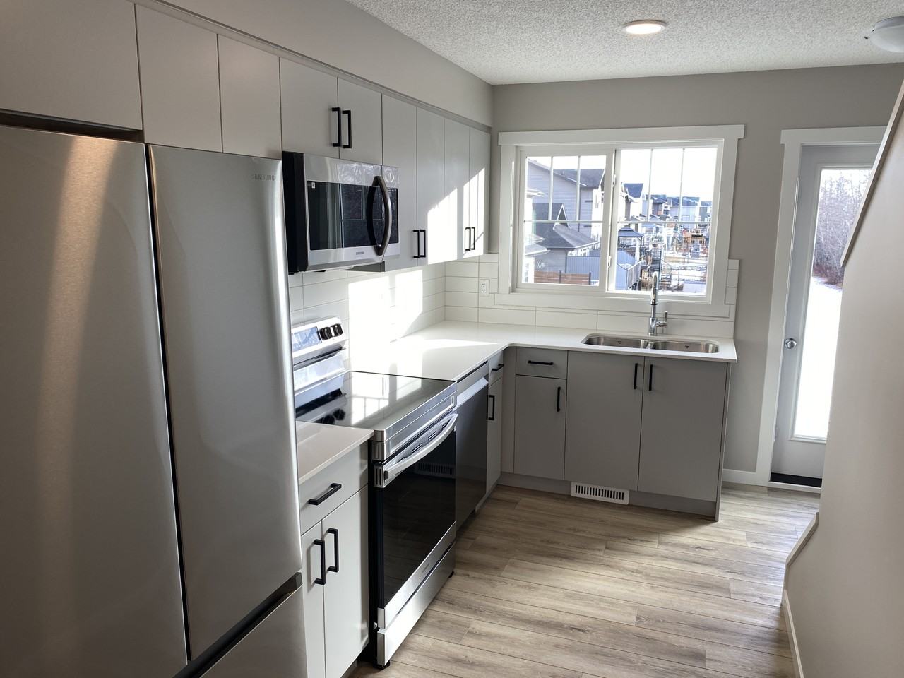 SF135 | 2 Bedroom, 1.5 Bathrooms Townhouse – Crystallina Near West - Photo 7 of 30