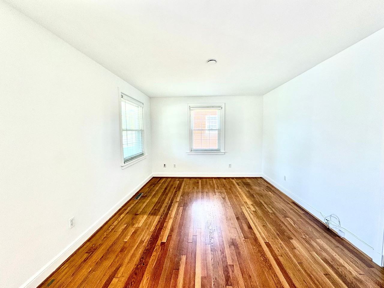 6308 Monument Ave - Photo 2 of 12