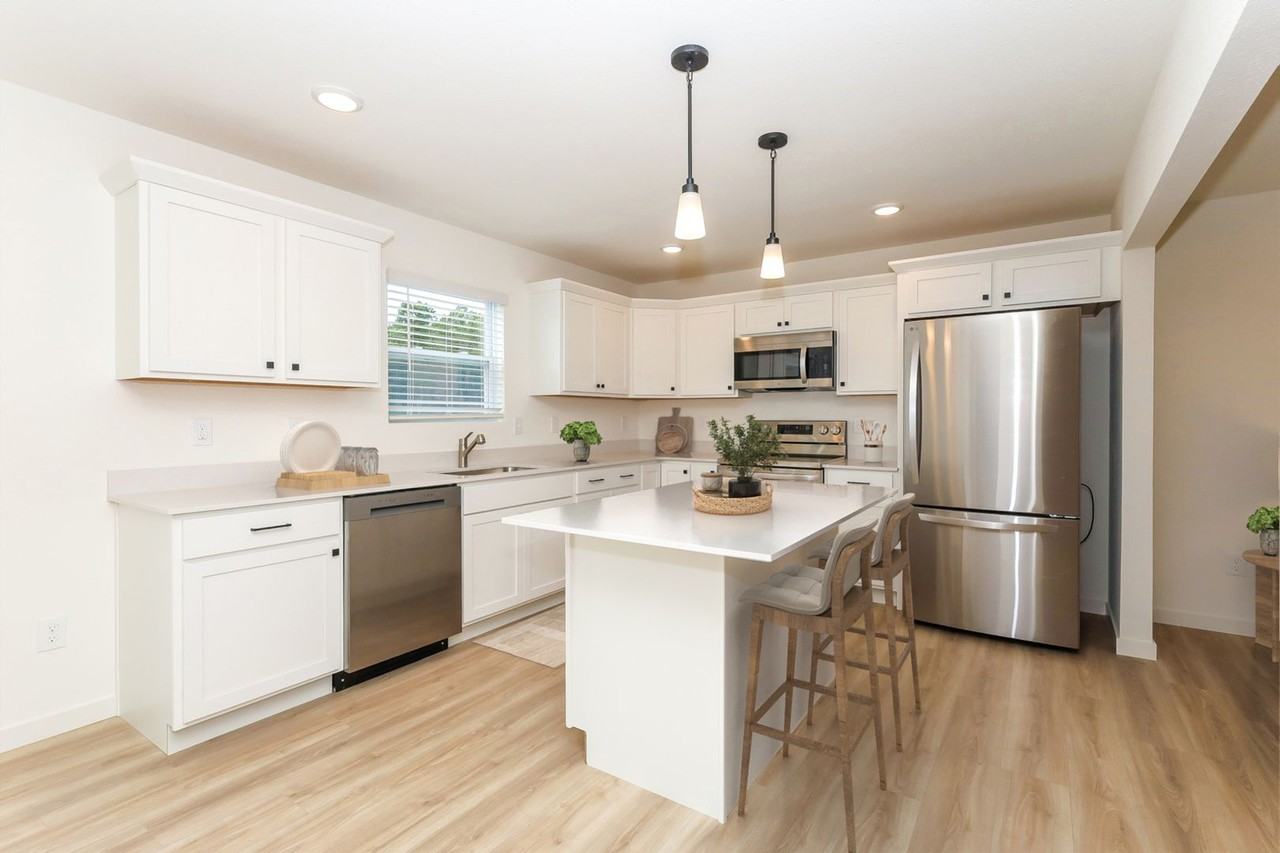 8051 Moonlight Creek Ln - Photo 2 of 29