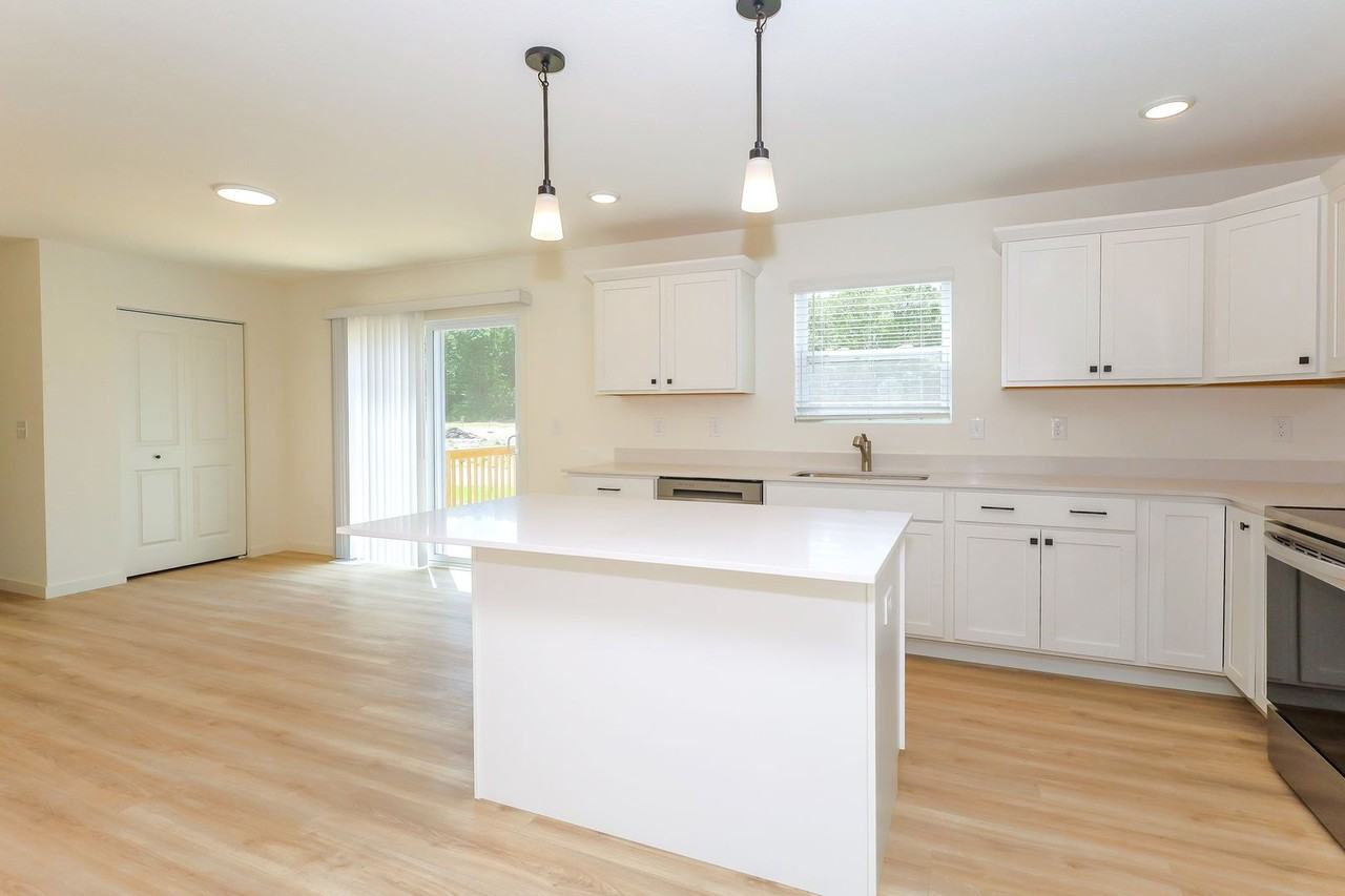 8051 Moonlight Creek Ln - Photo 3 of 29