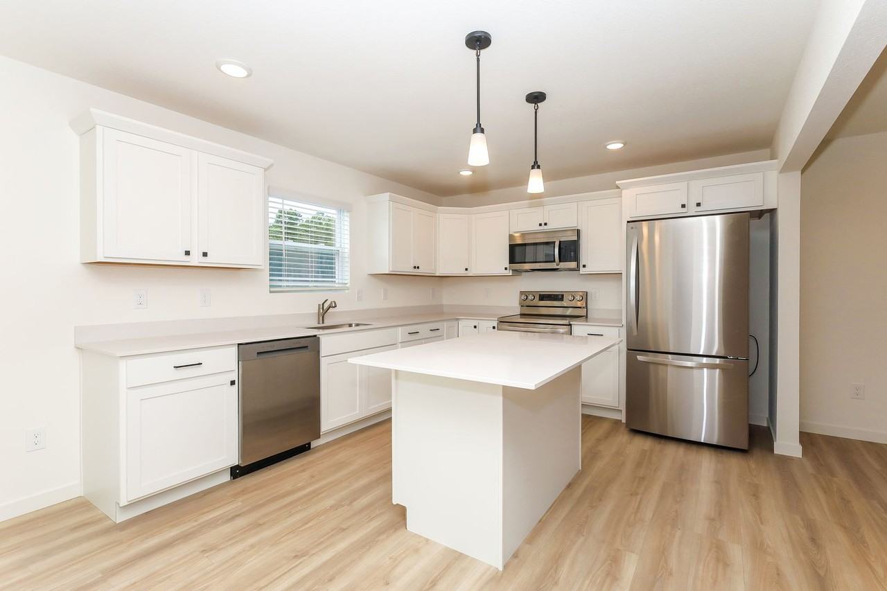 8051 Moonlight Creek Ln - Photo 4 of 29