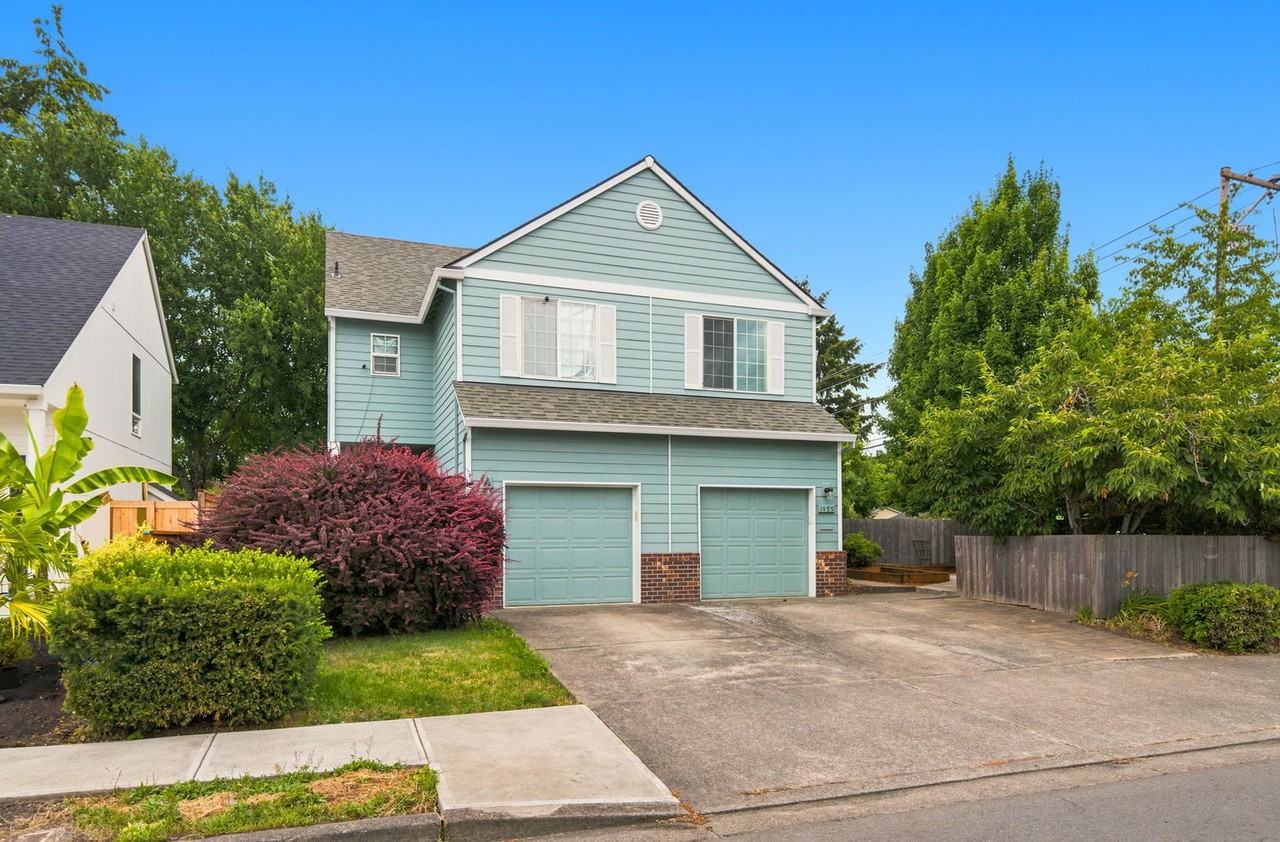 1499 Ne Birkshire Ct - Photo 2 of 30