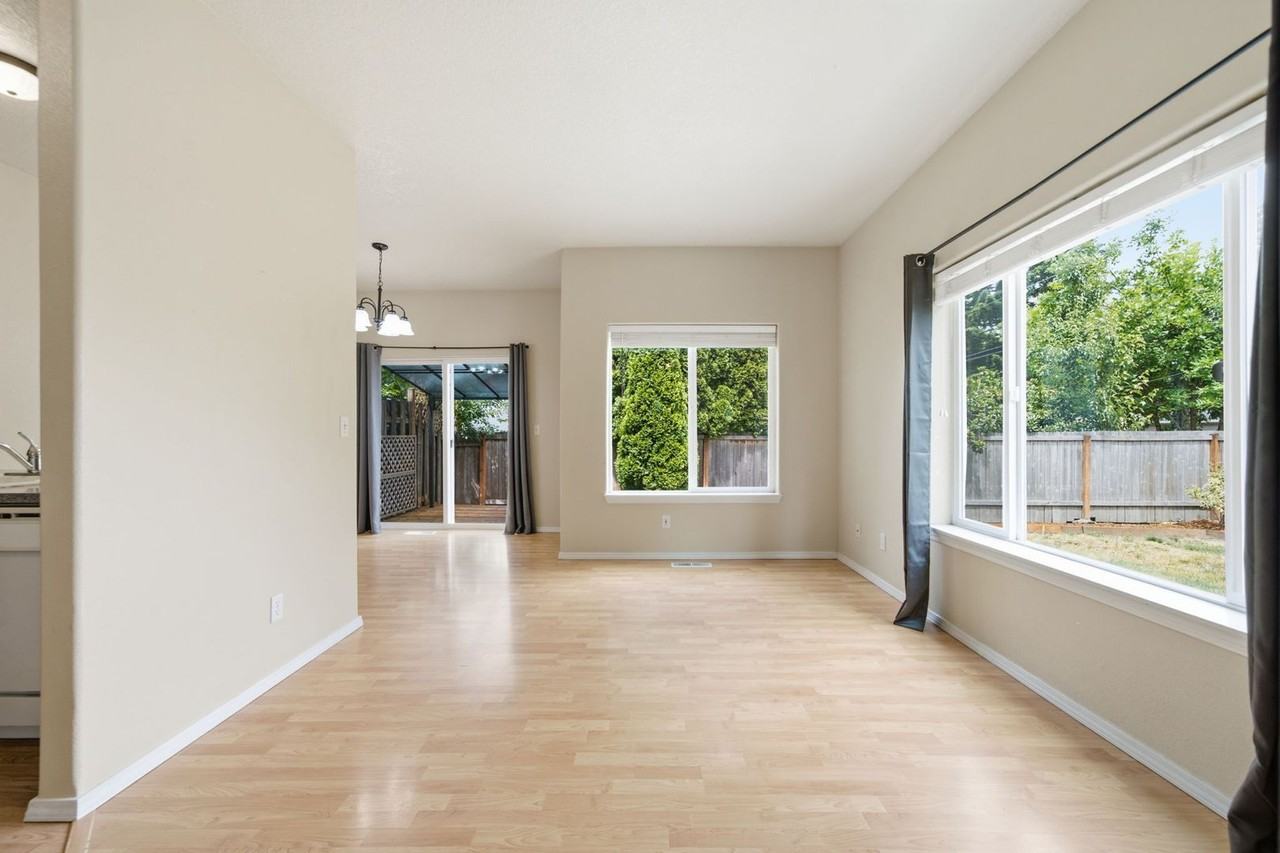 1499 Ne Birkshire Ct - Photo 6 of 30