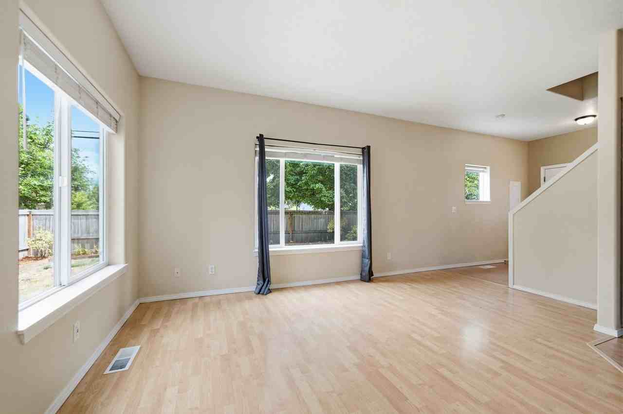 1499 Ne Birkshire Ct - Photo 7 of 30
