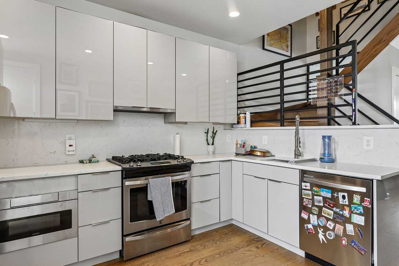 619 Harvard St Nw #2 - Photo 7 of 20