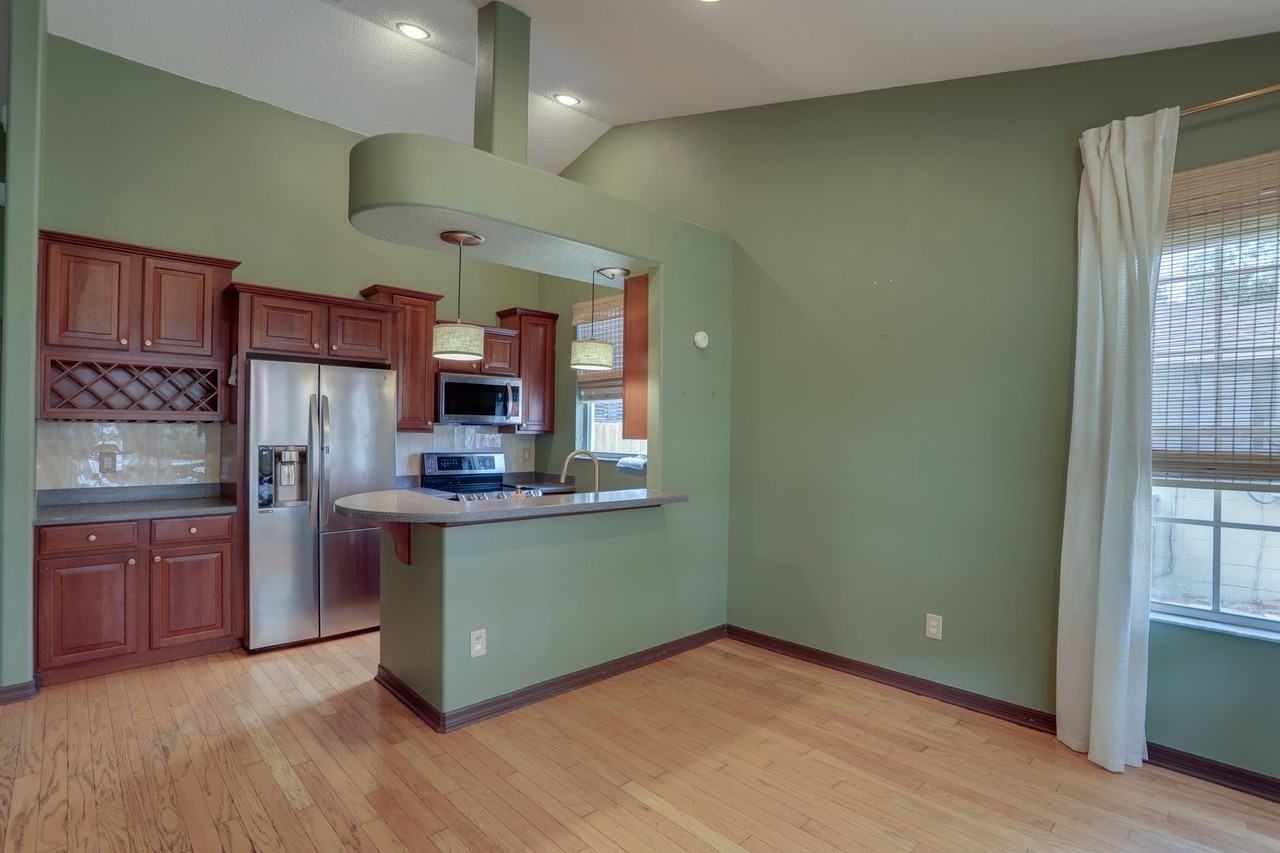 30 N Lawsona Blvd - Photo 4 of 12
