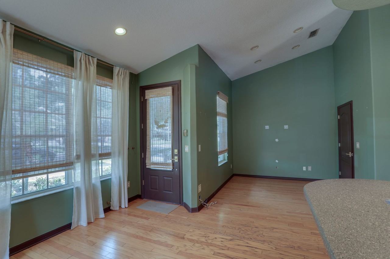 30 N Lawsona Blvd - Photo 5 of 12