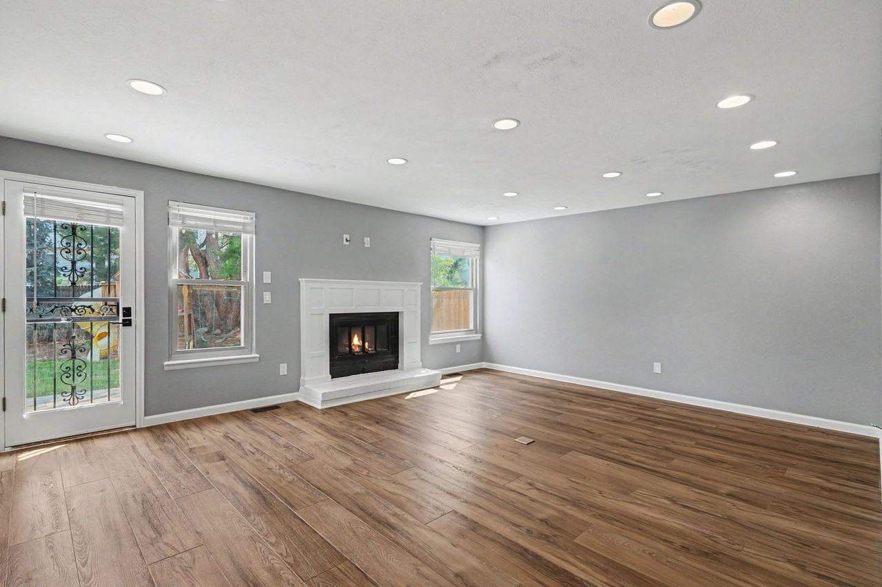 4772 S Evanston Way - Photo 4 of 24