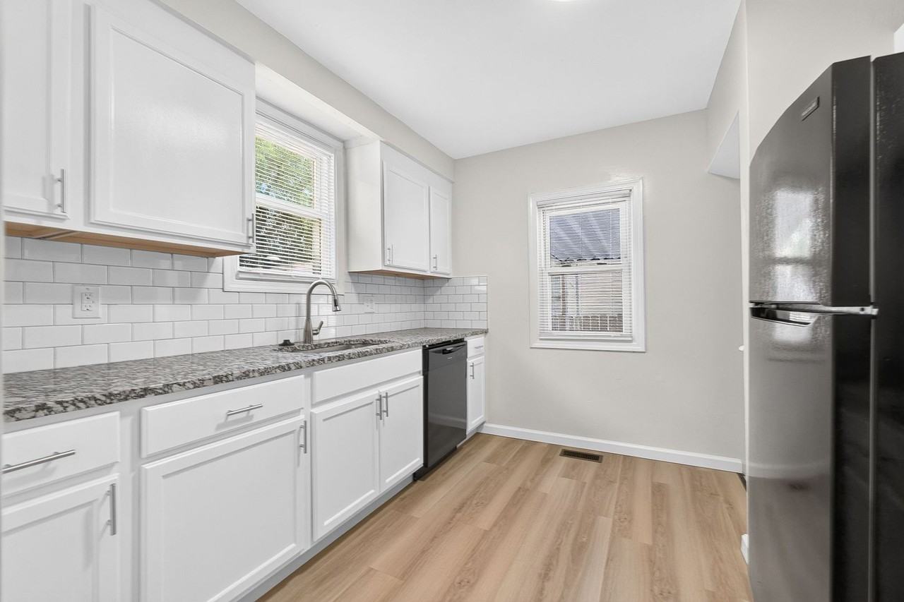 1302 Oakland Park Ave - Photo 3 of 18