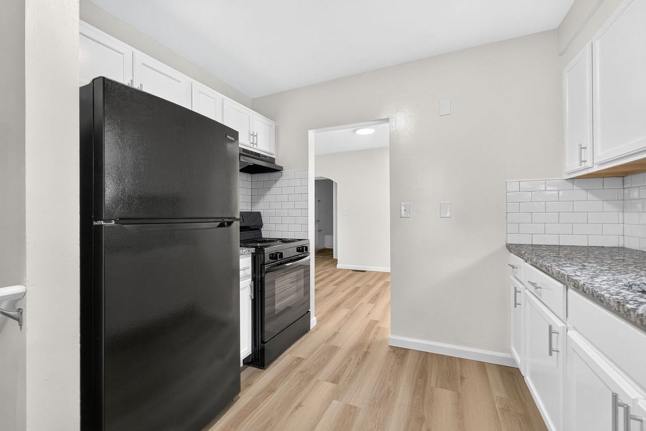 1302 Oakland Park Ave - Photo 4 of 18