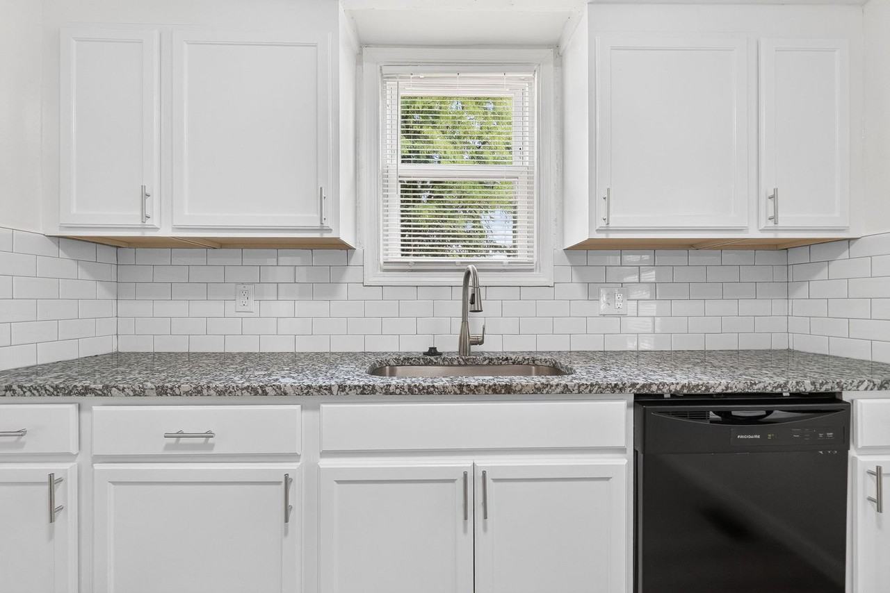1302 Oakland Park Ave - Photo 5 of 18