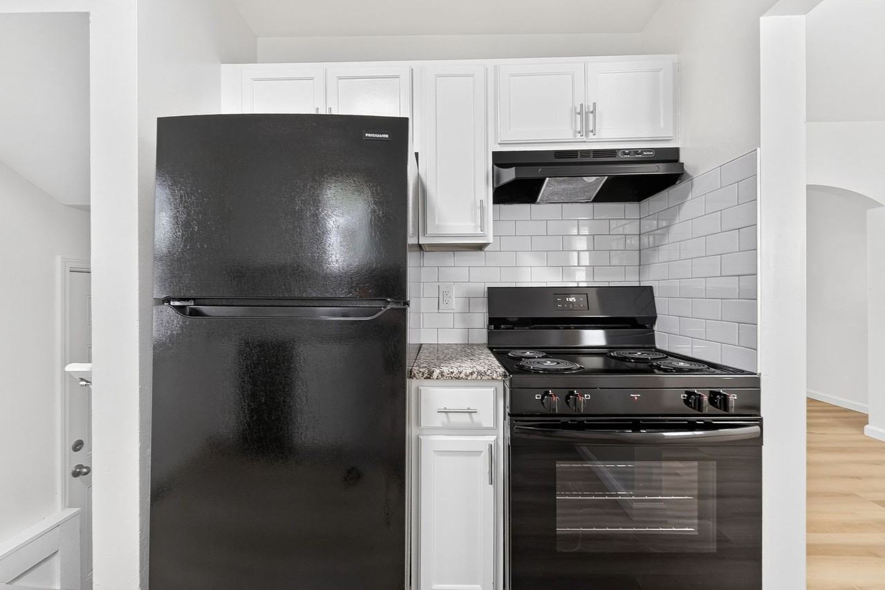 1302 Oakland Park Ave - Photo 6 of 18
