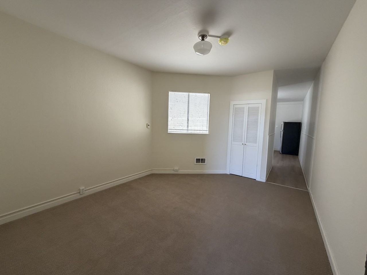 1020A Minna St - Photo 2 of 10