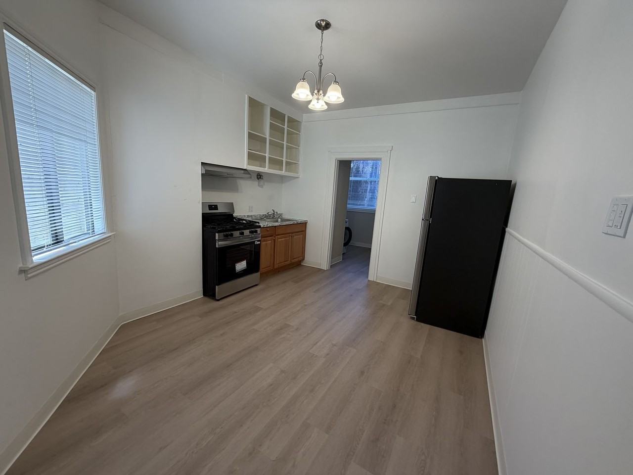 1020A Minna St - Photo 6 of 10