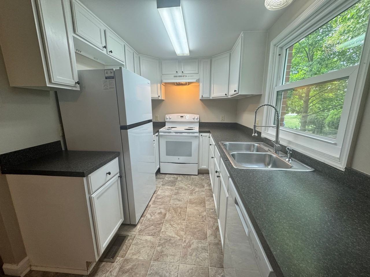744 Crescent Dr #3 - Photo 3 of 25