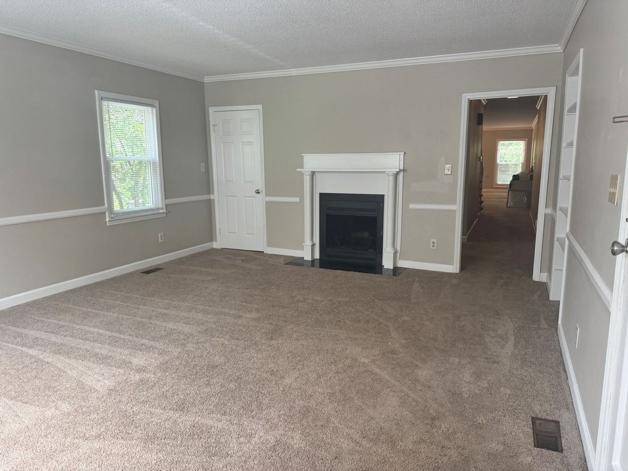 744 Crescent Dr #3 - Photo 4 of 25
