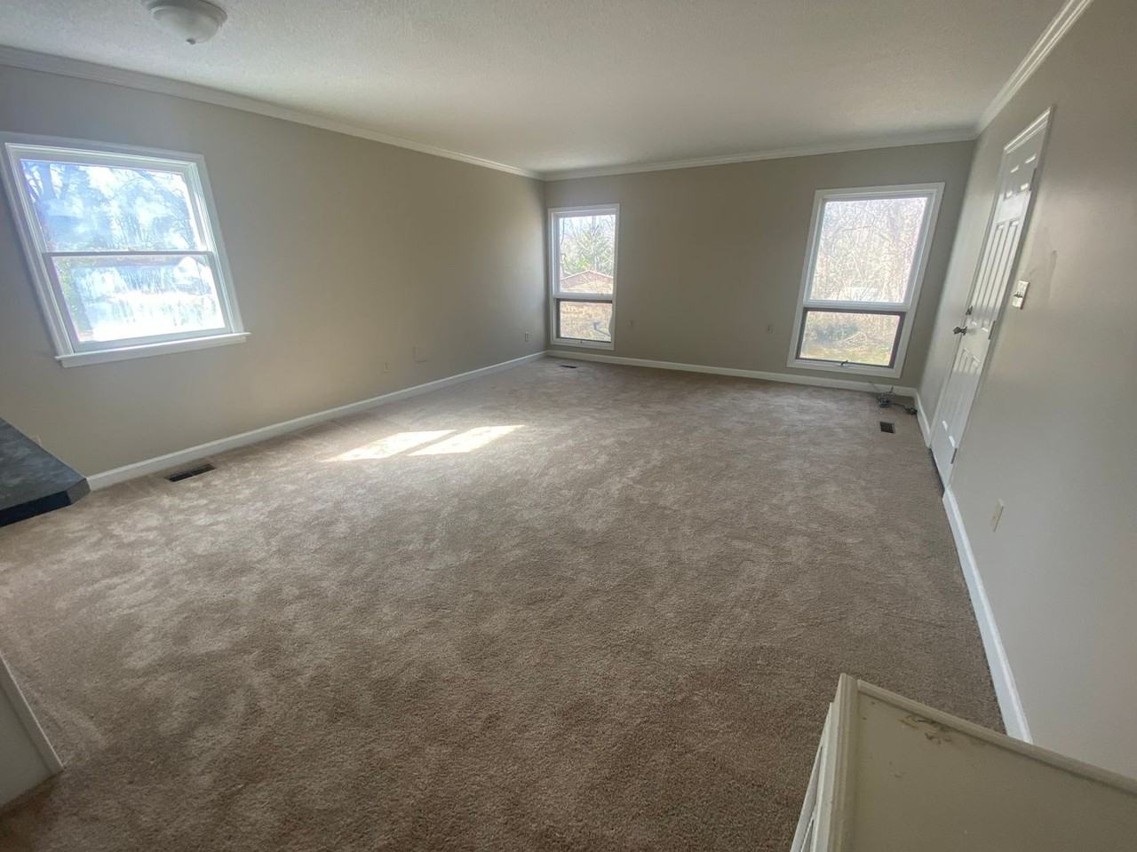 744 Crescent Dr #3 - Photo 6 of 25