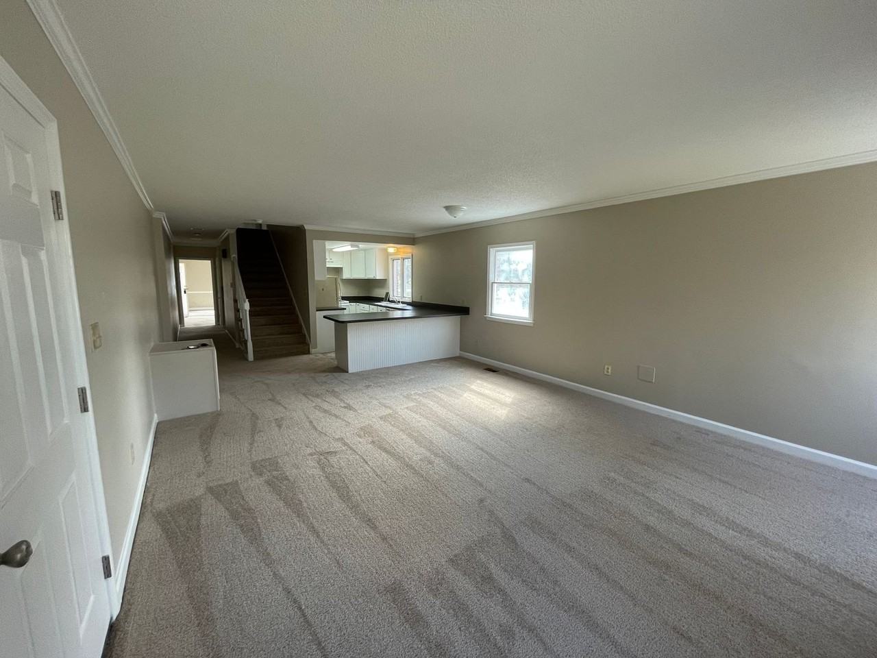 744 Crescent Dr #3 - Photo 4 of 25