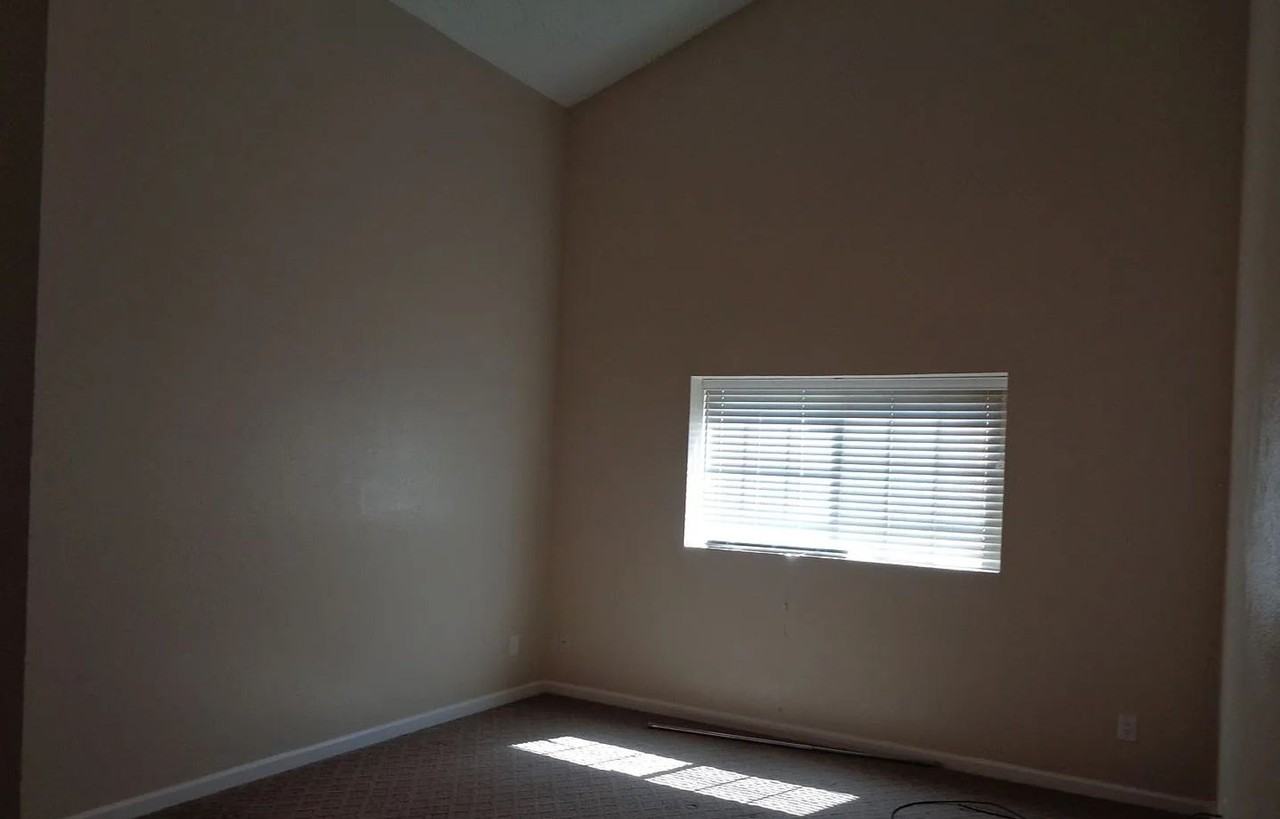 1266 Hartford Cir - Photo 5 of 6